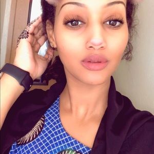 Meet your Posher, Amina